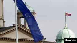 Zastava EU ispred Skupštine Srbije
