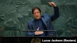 عمران خان د ملګرو ملتونو غونډې ته وینا کوي.