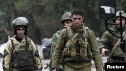 Акции вооруженного подполья, которое стало совершать атаки на наиболее укрепленные объекты чеченской власти, не согласуются с заявлениями Рамзана Кадырова о том, что исламское сопротивление доживает свои последние мгновения