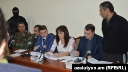 Դիլհամ Ասկերովը և Շահբազ Գուլիևը դատարանում, արխիվ