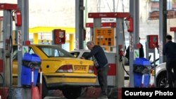 یک جایگاه سوخت یا پمپ بنزین در ایران؛ عکس از آرشیو