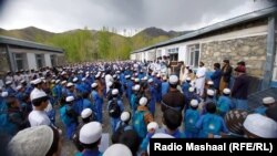 دا مهال په پکتیا کې د ۲۵۰۰ ښوونکو کمښت موجود دی، چې له دې کبله په مرکز او ولسوالیو کې ښوونیز بهیر له ستونزه سره مخامخ دی.
