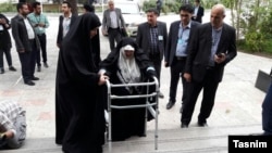 اعظم طالقانی بارها برای کاندیداتوری در انتخابات ریاست‌جمهوری ثبت‌نام کرده و گفته تا زمانی که زنده‌است به این کار ادامه خواهد داد