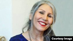 مهوش ثابت در ۱۵ اسفند ۱۳۸۶ در مشهد بازداشت شده بود و یکی از هفت عضو گروه اداره کننده جامعه بهایی ایران موسوم به «یاران» بود. 