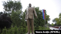 Памятник Гейдару Алиеву в Белграде, 8 июня 2011