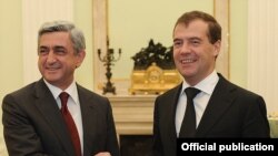 Armenia -- President Serzh Sarkisian (L) meets with his Russian counterpart Dmitry Medvedev in Moscow, 17Nov2010.