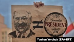 Транспарент на еден од денешните протести во Минск, Белорусија