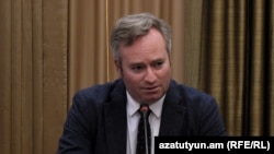 Ֆրանսիայի ԱԳՆ պետքարտուղար Ժան Բատիստ Լըմուանը Երևանում ասուլիսի ժամանակ, 28-ը նոյեմբերի, 2021թ․