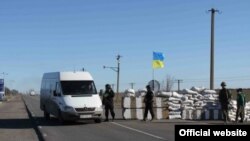 Украинские пограничники на Чонгаре, 17 апреля 2014 года