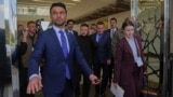 Președintele ucrainean Volodimir Zelenski (centru) a ajuns la Ankara pe 15 mai.