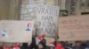 Protest protiv protjerivanja Djeda Mraza iz sarajevskih vrtića, decembar 2008. godine. Foto: Nedim Dervišbegović