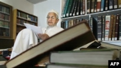 آیت‌الله صانعی: «اين چه حکومت تشيعی است که ۳۰ سال در آن دزدی شده تازه حالا فهميده اند؟»