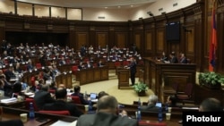 Armenia - Prime Minister Nikol Pashinian addresses the parliament in Yerevan, March 27, 2019.