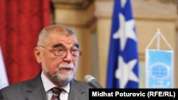 Stjepan Mesić na predavanju u Sarajevu, novembar 2011.