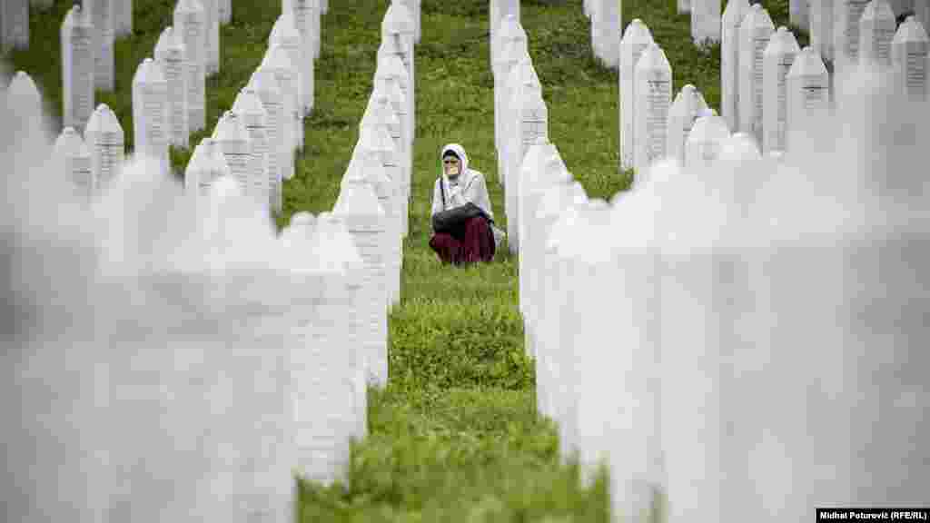 Masakra e Srebrenicës është njohur si gjenocid nga Gjykata Ndërkombëtare e Hagës. 