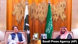 سعودي ځایناستی شهزاده محمد بن سلمان له پاکستاني وزیر اعظم عمران خان سره په ریاض کې د لیدو مهال: ۲۰۱۹، ۱۵ اکتوبر