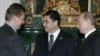 Wladimir Putin (sagda), Türkmenistanyň prezidenti Gurbanguly Berdimuhamedow (ortada) we “Gazpromyň” ýolbaşçysy Alkeseý Miller Kremlde, 2007-nji ýylyň 24-nji apreli.
