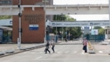 În trei ani, combinatul siderurgic din Galați a trecut de la profit record la datorii record. Soarta lui se decide zilele acestea. Dacă creditorii acceptă planul de restructurare, până la sfârșitul anului personalul e redus cu 15%