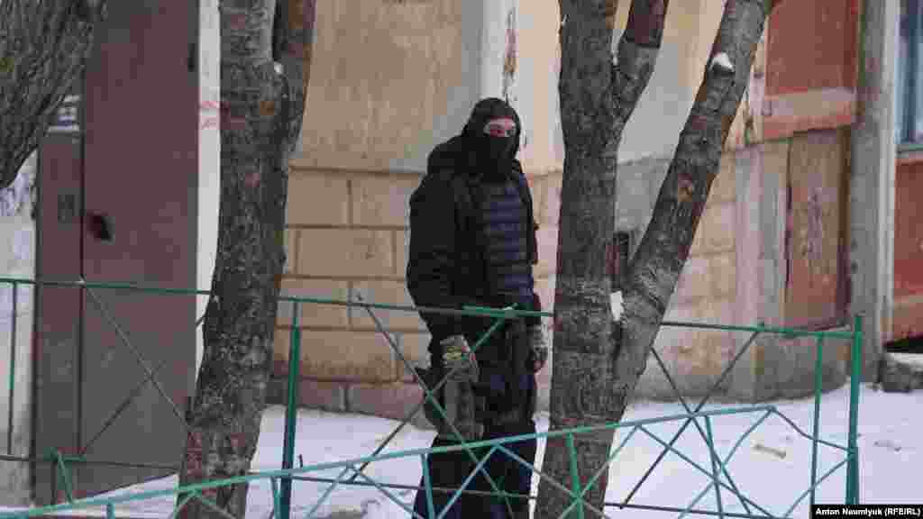 Еміль Курбедінов є адвокатом у кількох фігурантів «справи Хізб ут-Тахрір», а також кримського журналіста Миколи Семени