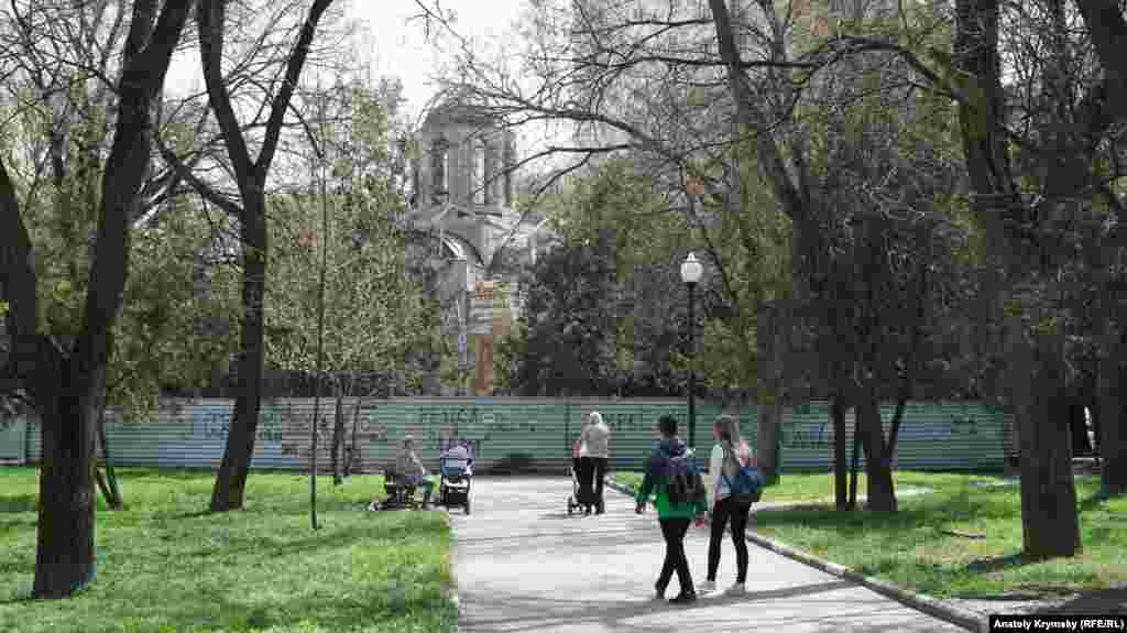 У центрі парку імені Шевченка триває будівництво каплиці в ім'я святих Вифлеємських немовлят