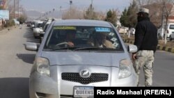 موټر چلوونکو له حکومت غواړي چې یادو موټرو ته د تېر ځل په شان د ګرځیدو ۵ کلن اسناد ورکړي.