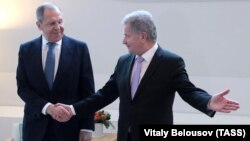 Россия ташқи ишлар вазири Сергей Лавров Финляндия президенти Саули Ниинист билан. Ҳельсинки, 2020, 3 март.