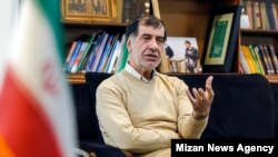 محمدرضا باهنر پیشنهاد کرده است که شعار اصولگرایان در این دوره از انتخابات مجلس شورای اسلامی، «تحریم‌شکنی و مبارزه با فساد» باشد.