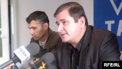 Раҳматулло Зоиров, раҳбари ягона ҳизбе, ки намояндааш дар КМИР ҷой надорад