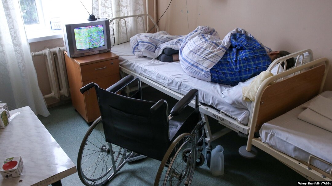 If the Russian government doesn't quickly start doing more to combat the spread of HIV infections and to treat those already infected, activists say, the country can expect 20,000 AIDS deaths this year and more in the following years. (illustrative photo)
