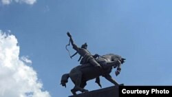 Салауат Юлаев һәйкәле. Өфө ҡалаһы.
