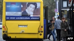 Нино Бурджанадзе давно ждала этого дня. Все последние годы она добивалась расследования разгона акции 26 мая. Экс-спикер парламента уверенно вошла в зал суда, встала у трибуны и стала чеканить слово за словом
