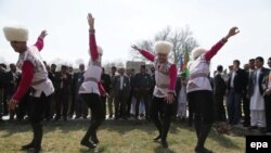 Demirgazyk Owganystayň türkmenleri jemlenip, merkezi hökümete närazylygyny bildirip ýygnak geçirdiler