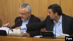 محمدرضا رحيمی معاون اول محمود احمدی نژاد در دولت دهم اکنون به اتهام دست داشتن در فساد در زندان بسر می برد.
